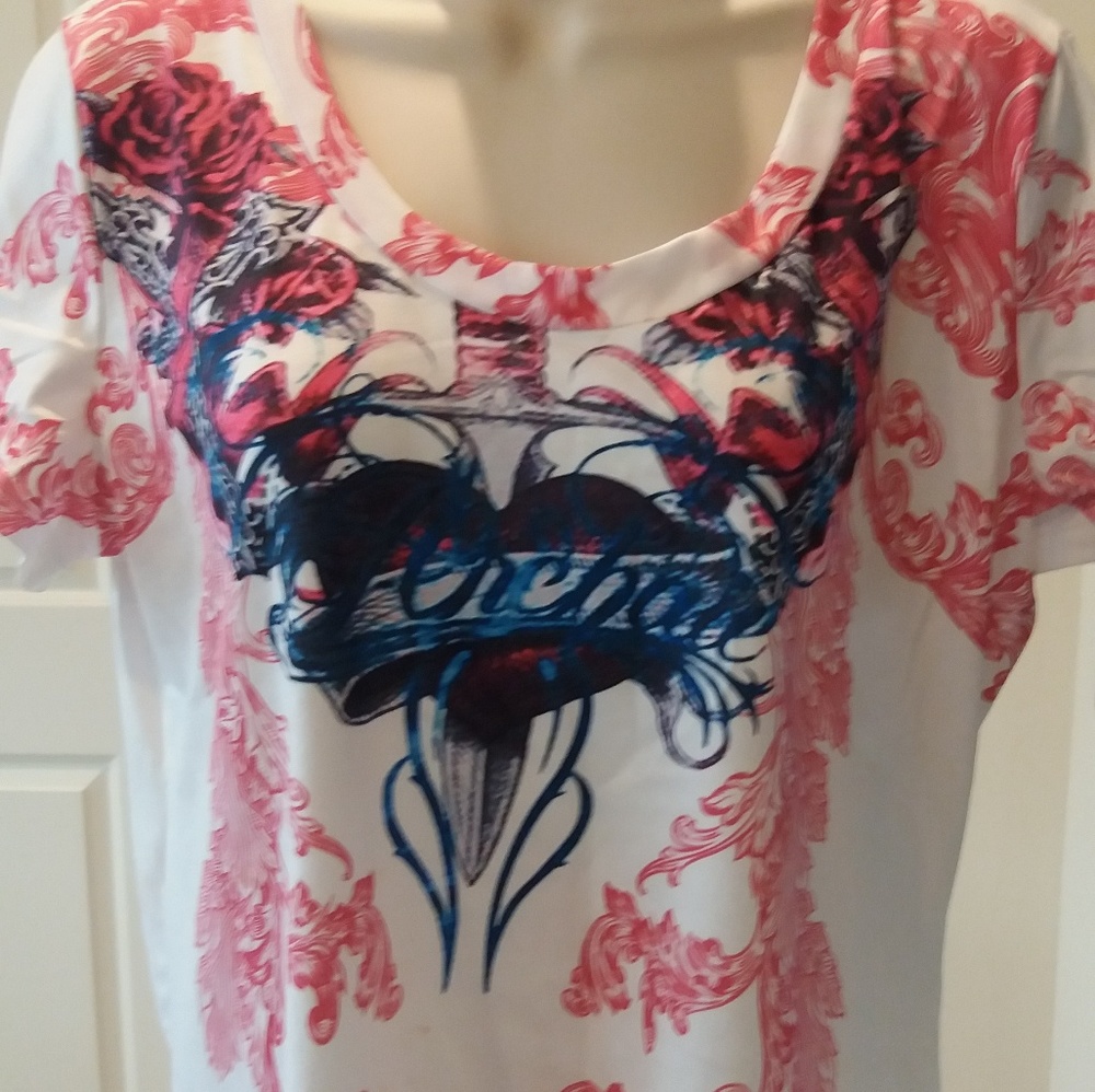 Tee shirt with wings on back